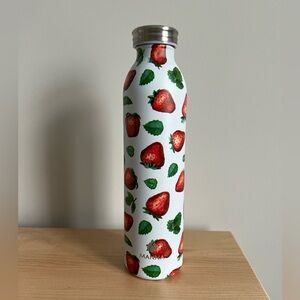 Brand new Manna Waterbottle - strawberry design